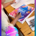 Xuxa Instagram - #XUXAVERSO 👑 Tem surpresa para os fãs! ❤️ Além de encontrar a @xuxameneghel, a turma que garantiu a figurinha diamante do Xuxaverso leva pra casa um autógrafo personalizado da Rainha 😍