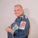 Xuxa Instagram - #XUXAVERSO 👑 A @xuxameneghel é tudo! ❤️ Olha só o lookinho da Rainha para o evento do Xuxaverso 😍