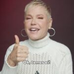 Xuxa Instagram - Só quem sabe tudo do dicionário da Xu online! 🤩 Hoje é dia do último episódio do doc #XuxaODocumentário! Estão prontos? E pra quem ainda não assistiu, fica de olho que o 1° episódio tá aberto pra não assinantes até dia 18/08. #XuxaNoGloboplay #PraTodosVerem: vídeo da apresentadora Xuxa e o ator Silvero Pereira.