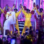 Xuxa Instagram - Que noite inesquecível!!! 😍❤️ @angelicaksy @eliana @tvglobo @crianca.esperanca Fotos: @bladmeneghel Figurino: @michellyx Make: @edduhmakeup Jóias: @olivia_designn Equipe X