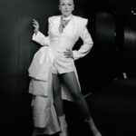 Xuxa Instagram - Que noite inesquecível!!! 😍❤️ @angelicaksy @eliana @tvglobo @crianca.esperanca Fotos: @bladmeneghel Figurino: @michellyx Make: @edduhmakeup Jóias: @olivia_designn Equipe X