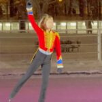 Yana Rudkovskaya Instagram - It is time for the Nutcracker ❄️❄️❄️ Открыли вчера нашим шоу самый большой каток в Европе - в Парке Горького ✔️ @gnomgnomych @sofi_sarn @angelsofplushenko