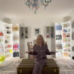 Yana Rudkovskaya Instagram - Мини -экскурсия по моему гардеробу. Показываю и рассказываю про свои сокровища – эксклюзивные сумки , наряды, аксессуары, все что любит каждая женщина .Самое главное в гардеробе – это его функциональность. Чтобы у всего было свое место, согласны? Гардеробную мечты для меня и Евгения сделали ребята из компании @korpusmebelmsk. Доставка и сборка по Москве у компании бесплатная ( такого нет вообще нигде в мире , уж поверьте ) , а дополнительно для моих подписчиков по промокод «Яна» дает скидку 10%✨ Более чем уверенна , что у Вас получиться лучше чем у нас )