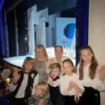 Yana Rudkovskaya Instagram - Каждый год у всех есть свои традиции перед Новым Годом . Кто -то ходит в баню, кто по магазинам , кто на открытый каток покататься , а я хожу с детьми и друзьями на Щелкунчик . Каждый год на разные эти спектакли в разных городах и театрах ! Какие я только Щелкунчики не видела ! Даже с черными снежинками ! ) В этот раз мы были в театре Станиславского ! Получили удовольствие с Наташей @natalia__malinova и детьми от постановки Юры Посохова ! Всем рекомендую ! Самый красивый вальс снежинок там , много снега и красоты ! Обожаю! Щелкунчик мы делали 4 раза , и всегда были аншлаги , 21 и 23 раза собирали Олимпийский , думаем, усилить , улучшить и в скором времени грандиозно повторить ! А Новый Год - мой любимый праздник в году, правда мы всегда работаем , дарим Вам красоту и новогоднее настроение 🤍🎄❄️❄️❄️