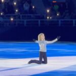 Yana Rudkovskaya Instagram - Вчера был очень сложный день для нашей семьи. Женя сильно заболел и мы за 5 дней не смогли его поднять. Наше шоу не смотря на эту проблему с большим успехом прошло в Нижнем Новгороде , все ребята отработали на 100 процентов. Я хочу показать номер с нашим сыном - Санечкой , который вчера катал совместный с папой номер - один. Это было очень трогательно, и я как и многие в зале заплакала . В такие сложные моменты понимаешь , как важно здоровье близких , и как важно когда твои дети так поддерживают родителей . Ведь это была детская 100 процентная импровизация за папу .. 🤍