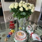 Yana Rudkovskaya Instagram - Доброе утро дома , в Подмосковье и #рубрикамоизавтраки с белыми розами и @diormaison 🐚🦀