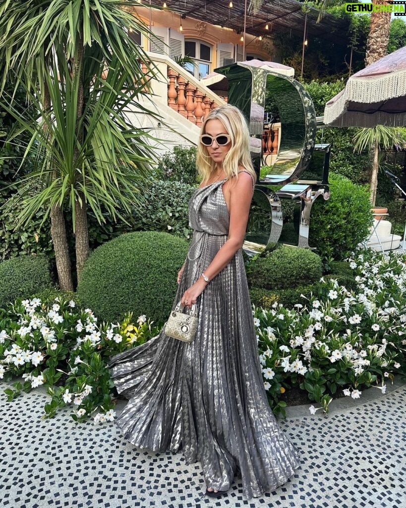 Yana Rudkovskaya Instagram - Dior - J’adore ✨✨✨✨ Saint-Tropez
