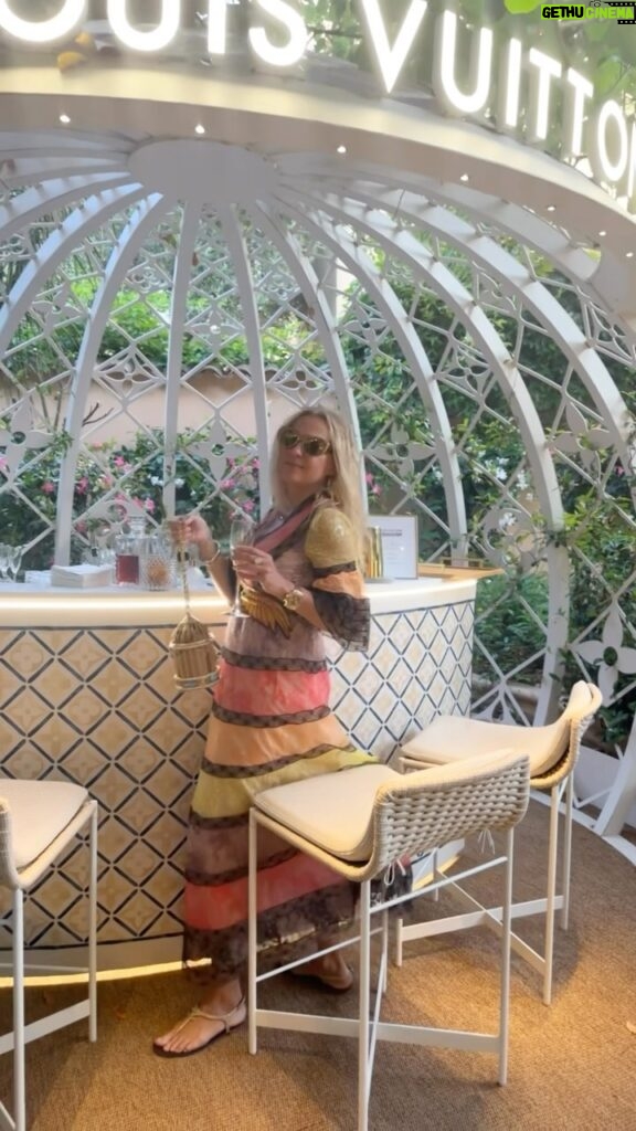 Yana Rudkovskaya Instagram - A beautiful garden and champagne in a favorite exclusive place is Louis Vuitton in Saint Tropez 💚