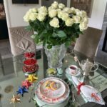 Yana Rudkovskaya Instagram - Доброе утро дома , в Подмосковье и #рубрикамоизавтраки с белыми розами и @diormaison 🐚🦀