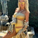 Yana Rudkovskaya Instagram - Golden summer in Saint Tropez with @natayakimbeachclub & @natayakim ✨✨✨✨ Saint-Tropez