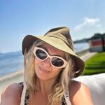 Yana Rudkovskaya Instagram - Обожаю лето в Сан -Тропе . Магия этого места -особенная ! Впервые приехала сюда в 2007 год у и долгое время уже ему практически не изменяю летом 🤎 Saint Tropez Plage De Pampelonne