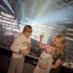 Yana Rudkovskaya Instagram - Москва . Отпраздновали 15 -летие Big Love Show с молодым поколением - Плющенко ! А ведь когда Дима @bilanofficial исполнял этот трек в 2009 году на первом Big Love Show я даже подумать не могла, что у меня появятся еще 2 таких блондина ) И я буду мама 4 сыновей) Даже боюсь представить что будет на 20 -летии этого шоу … 🙈