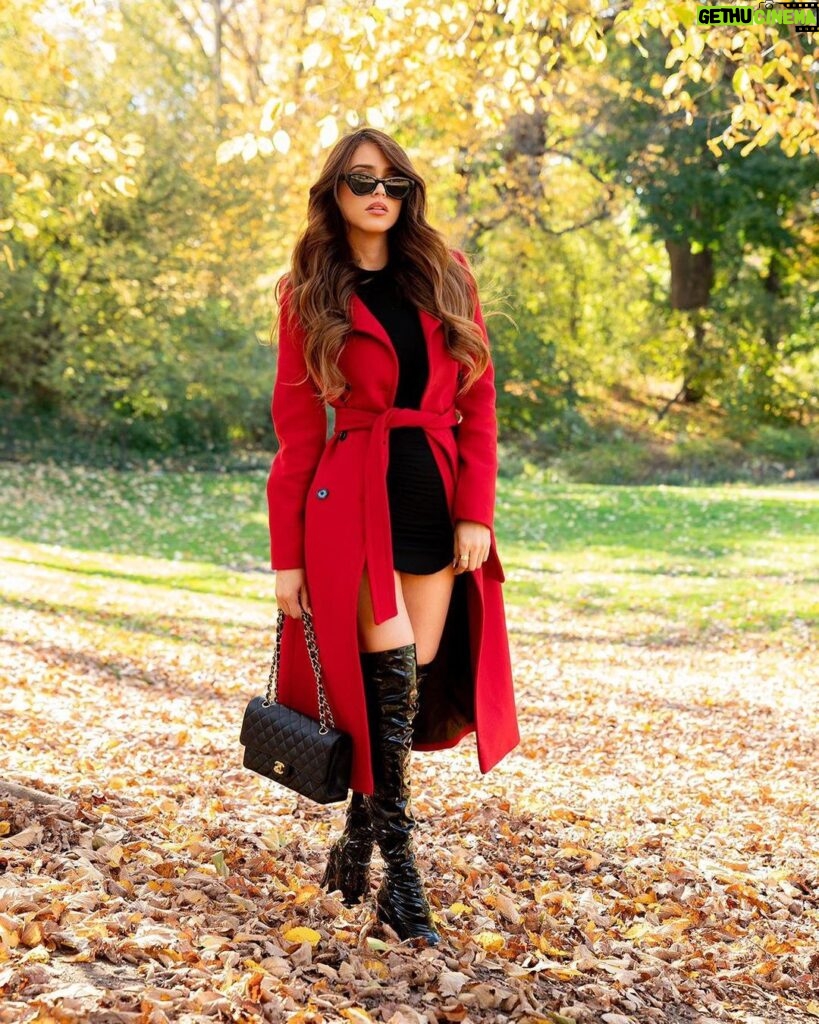 Yanet Garcia Instagram - FALL IS ALMOST HERE ARE YOU READY? 🍁🍂 Central Park, New York