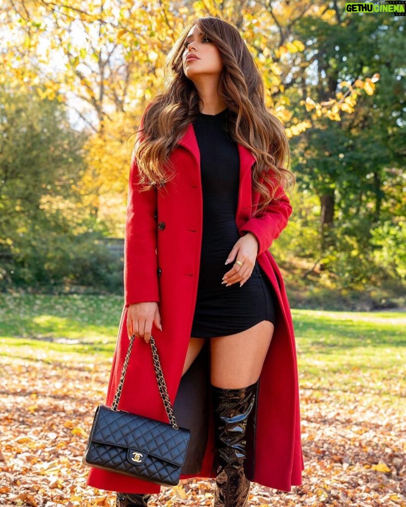 Yanet Garcia Instagram - FALL IS ALMOST HERE ARE YOU READY? 🍁🍂 Central Park, New York