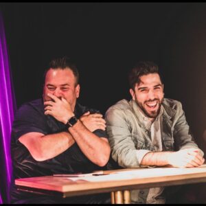 Yannick De Martino Instagram - Mon gérant et moi on rit des mêmes choses mais lui il le fait en cachette. 📸 : @lapointeemilie