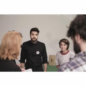 Yannick De Martino Instagram - Tournage avec un enfant qui est mon fils. 
Premier comédien à qui je peux dire : « Si tu bafouilles, pas de Nintendo. »