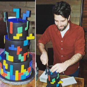 Yannick De Martino Instagram - J’ai eu 30 ans et pour l’occasion j’ai reçu un gâteau à thématique du jeu que j’aime le plus au monde ! Au début j’étais persuadé que c’était un chapeau que portait Normand Brathwaithe dans piment fort.

Merci @rosalievaillancourt @julienlacroi @michelgrenier et @tetris_official
