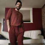Yannick De Martino Instagram - Je deviens jour après jour la meilleure version de moi-même. Rouge c’est la passion, rouge le fashion. (Prononcer « fashion » avec un accent français pour que ça rime.) #affranchi #mode #nuancesderouge #50shadesofRed