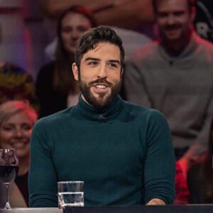 Yannick De Martino Instagram - Écoutez « tout le monde en parle » dimanche pour m’entendre dire « est-ce que c’est possible Diane à la place du vin d’avoir du juuuuuuuuuuuuuuuuuuuuuuuusssssssss? » Ps. La photo a été prise pendant que je disais longtemps le mot « jus ».