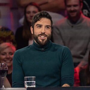 Yannick De Martino Instagram - Écoutez « tout le monde en parle » dimanche pour m’entendre dire « est-ce que c’est possible Diane à la place du vin d’avoir du juuuuuuuuuuuuuuuuuuuuuuuusssssssss? » 
Ps. La photo a été prise pendant que je disais longtemps le mot « jus ».