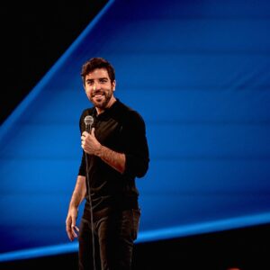 Yannick De Martino Instagram - Quand j’étais petit je rêvais d’être astronaute ou bien de faire un One Man Show humoristique. 
J’ai le vertige. 
Voici le lien pour vous procurer des billets pour me regarder faire mon plan B.
pénis.info