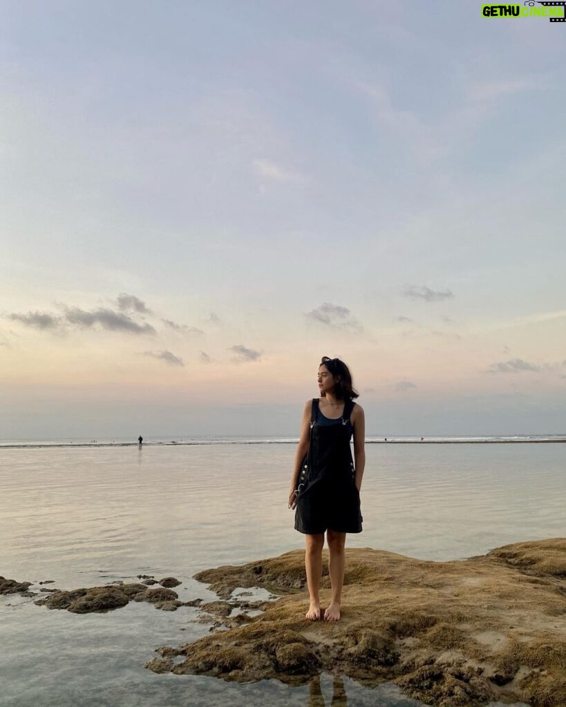 Yasamin Jasem Instagram - Balangan Beach - Pantai Balangan