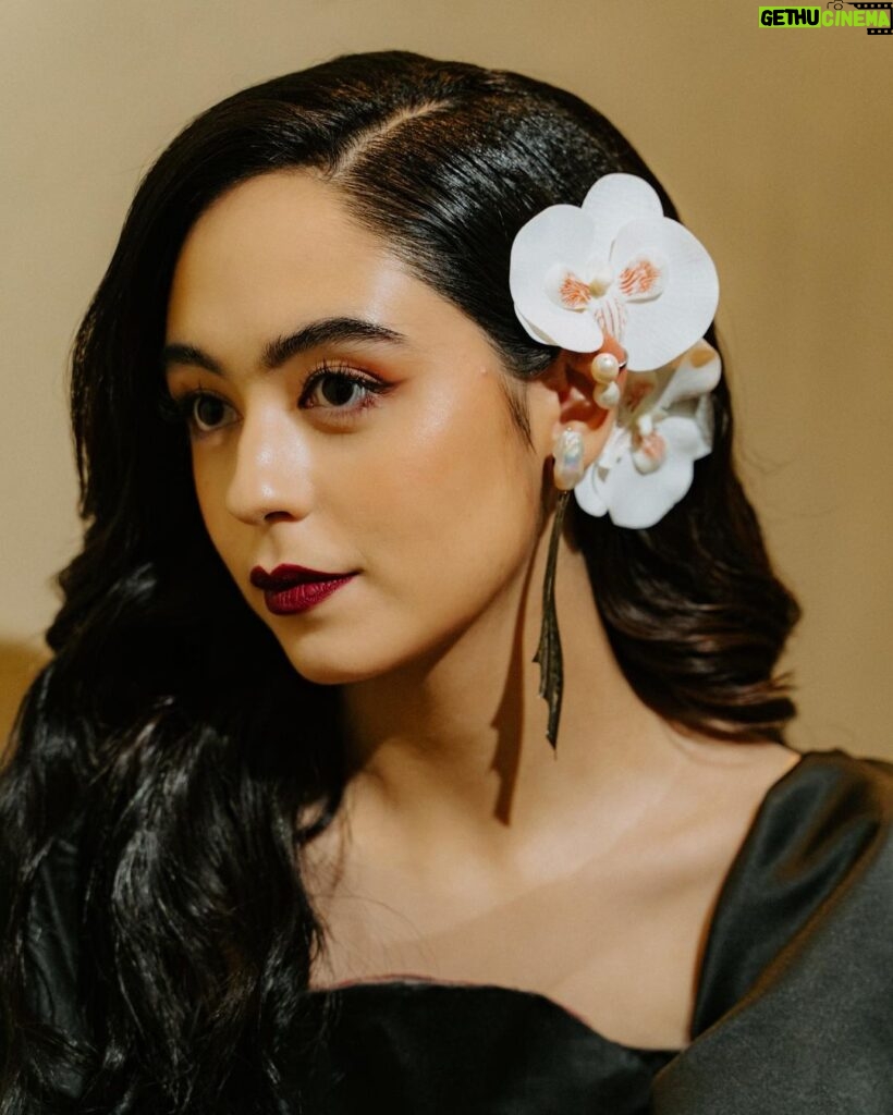 Yasamin Jasem Instagram - when in doubt, wear RED❤ from #KultusIblis Gala Premiere Makeup @nadhirart Hair @ciska.maryono Customized Dress by @Elorace by @im.elorace Accessories by @agattajewelry Styled by @lizdafathia photographer @paman_tito