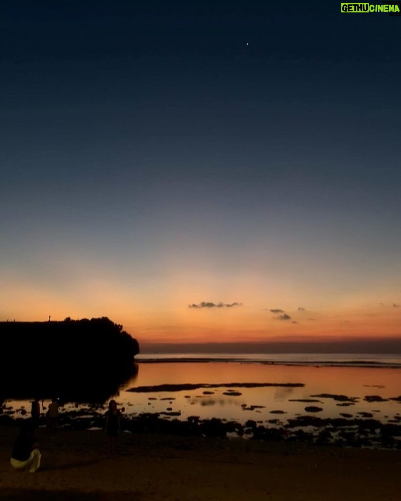 Yasamin Jasem Instagram - Balangan Beach - Pantai Balangan