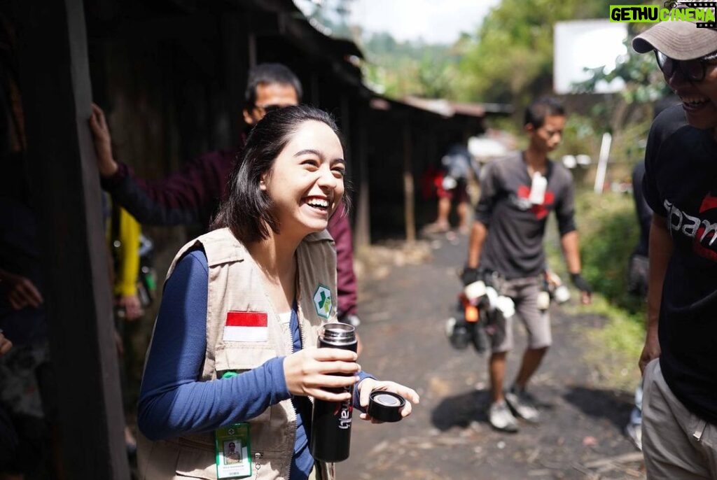 Yasamin Jasem Instagram - Ekspresi Mila pas tau kamu udah nonton Pamali Dusun Pocong🥂😍✨ #PamaliDusunPocong Sedang tayang di Bioskop! @pamalimovie