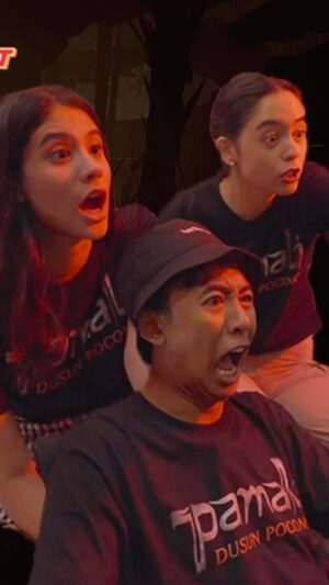 Yasamin Jasem Instagram - Kantor KYNY diserbu pocong!

Liat keseruan para cast @pamalimovie main video game @pamaligame , kita ajak @fajar_nugra @yasaminjasem @arla.ailani untuk main game yang diangkat menjadi film ini. Tonton full videonya klik link di bio peeps! 

Tayang di bioskop 12 Oktober 2023!

Disutradarai oleh @bobbyprasetyo 
Dibintangi oleh:
@fajar_nugra @yasaminjasem @arla.ailani @deapanendra @bukiegn @anantya.kirana @encebagus_  @whanidarmawan 
@wina_marrino @pamalimovie 

#kyny #kynyentertainment #pamali #dusunpocong