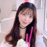 Yasuda Momone Instagram - 🍨💖🎀 . . . #フレンチガーリー #frenchgirly #girly #girlyfashion #ピンクメイク #ピンク加工 #pink #アイス #shein #meltie