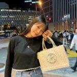 Yasuda Momone Instagram - おNEWのバッグ🤍 . . . ツイードがかわいすぎる！これからいっぱい使う🎀🫶🏻🤍 . . . #HYUJENNE_JP #HYUJENNE #hyujenne_jp #hyujenne #mieyagirls #mieyamieya #frenchgirly #girly #フレンチガーリー #pink #ピンク加工 #girlyfashion #girl #ガーリー