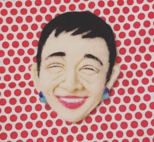 Yasuko Mitsuura Instagram - 西加奈子さんが帰国するときに作ったかなこちゃんブローチよ。