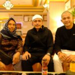 Yayan Ruhian Instagram - Reuni di Tanah Suci. Rancangan Allah. #reunion #MatKilau #Greget #ItuTajam Al Madinah Al Munawarah