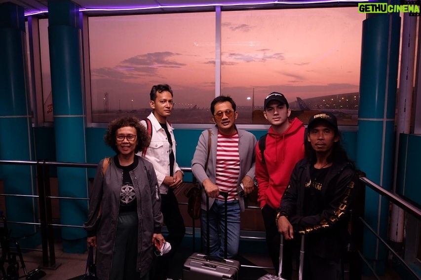 Yayan Ruhian Instagram - Siap mengangkasa bareng Sang #gatotkaca @gatotkaca_official jumpa sahabat di Malaysia . #kuliseni #greget #itutajam 📷 @bahasa_hanief