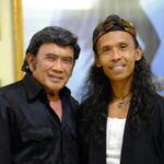 Yayan Ruhian Instagram - Sebuah kehormatan bagi kami mendapat undangan untuk berbincang dengan Legenda Indonesia, Bang Haji @rhoma_official Terimakasih. Nantikan di Youtube #BisikanRhoma #Greget #ItuTajam #BahasaHanief #fujixh1 #fujinon56mm