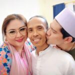 Yayan Ruhian Instagram - Walimatussafar Mamah @mamayoyoh6 & Abang @piping.firmansyah77 Sehat-sehat dan lancar semuanya Mah, Bang, dari berangkat sampai pulang nanti. Ibadahnya diterima, diridhoi Allah SWT dan jadi haji yang mabrur. Aaamiin...