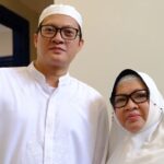 Yayan Ruhian Instagram - Walimatussafar Mamah @mamayoyoh6 & Abang @piping.firmansyah77 Sehat-sehat dan lancar semuanya Mah, Bang, dari berangkat sampai pulang nanti. Ibadahnya diterima, diridhoi Allah SWT dan jadi haji yang mabrur. Aaamiin...