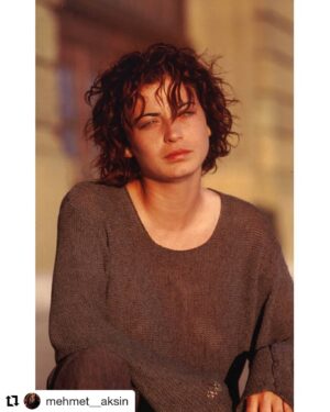 Yeşim Büber Instagram - Those were the days... 2001 🙈 Photo by @mehmet__aksin