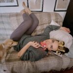 Yekaterina Varnava Instagram - Что ж, в привычку вошло не только саботировать собственный отдых, но и ежедневно юзать Мисс Арриву… на официальном - Miss Arrivo Ghost Premium от @artistic_co.ru. Тот самый самостоятельный домашний уход, который рекомендует мой косметолог и которому не нарадуется моя внутренняя женщина😈