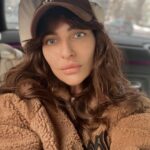 Yekaterina Varnava Instagram – Пришла весна..всем насрать😂🌷