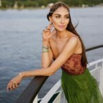Yekaterina Varnava Instagram - Смотрю на тебя.