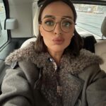 Yekaterina Varnava Instagram - Надела очки и увидела, что друзей стало мало, зато чистого воздуха - так много😘