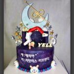 Yell Instagram - _ 2019년 20살이 됐을 때, 주변의 압박을 벗어나고 싶어 독기 품고 레드불 싸이퍼를 준비했던 기억이 나네요. 그 뒤로 대회마다 좋은 성과를 내며 어느 덧 참가했다 하면 우승후보로 거론되는 사람이 되었고, 저를 믿어주시는 많은 분들이 계심과 동시에 저를 인정하지 않거나 이용하려는 사람들도 있었습니다. 저는 그저 어제보다 발전된 오늘의 내가 되기 위해 노력해왔을 뿐인데, 빛과 그림자는 항상 같이 따라오더라구요. 올해 무릎 부상으로 일상도 춤도 한 다리에만 의존해왔고 다리를 잘 못 쓰는 대신 상체에 포커스를 맞추고 움직임을 찾아내서 다행히 수술 없이 복귀했지만, 그만큼 저에게 이번 대회의 손이 잡히지 않는 바닥은 치명적이었습니다. 변수를 이겨내지 못한 자신에 대한 자책과 응원해주시는 분들의 기대를 충족하지 못해서, 저를 존중하지 않는 사람들에게 여지를 준 것이 된 것은 아닐지 여러가지로 마음이 복잡했던 어제였으나 앞으로 더 많은 기회와 무대가 남아있으니 전 다시 제 자신만이 아는 수고를 통해 다음에 더 좋은 모습을 보여드리겠습니다! . 어제나 언제나 늘 선배 언니로서 도와주신 @ashes_fusionmc 재활 입문부터 함께 해주신 @fluent_official_ 올해 훈련하며 도와주신 국가대표팀 감독님 코치님, 효은쌤, 스포츠정책과학원 쌤들까지 모두 감사드려요! 부족한 저를 믿어주고 서포트 해주시는 @shinhangroup_official @simmonskorea @nikeseoul @nike 감사합니다! 그리고 추운 날씨에 직접 응원 와주시고 소중한 선물까지 준비해주신 팬분들, 여러분이 없다면 전 아무것도 아니었어요. 감사합니다🫶🏻