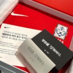 Yell Instagram - #NikeFC A new uniform for Korea Women's National Football Team⚽️ Thank u NIKE for this gift box 불타오르는 새로운 유니폼과 함께 영원을 쟁취하는 대한민국 축구 국가대표팀을 응원합니다❤️‍🔥🇰🇷 #영원을쟁취하다