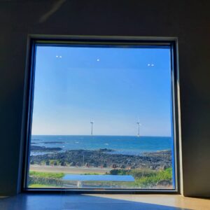 Yeon Seung-ho Instagram - The blue sky and sea comfort the hard reality.💙
I wish you a comfort.💚