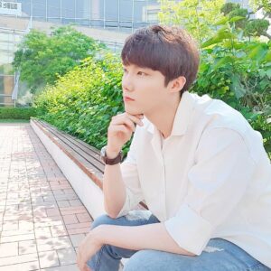 Yeon Seung-ho Instagram - People need support and backbone, and loyalty is important.

Those who hurt and gossip about others will get as much back and have no further progress.

That's the way of the world.

I will live a life of more reward for those who believe in that reason and love me.💚

Thank you always for supporting me and I love you.💙