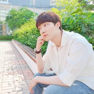 Yeon Seung-ho Instagram - People need support and backbone, and loyalty is important.

Those who hurt and gossip about others will get as much back and have no further progress.

That's the way of the world.

I will live a life of more reward for those who believe in that reason and love me.💚

Thank you always for supporting me and I love you.💙