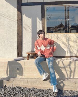 Yeon Seung-ho Instagram - The warm sunshine is back!🌿