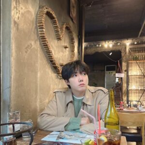 Yeon Seung-ho Instagram - 볼 빵빵 바람 넣고 멍 때리기😜